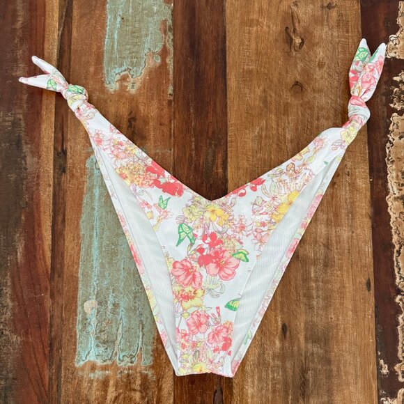 Victoria's Secret Floral Tie Handkerchief Halter & Tie Bottom Bikini Set Size XS - Picture 2 of 12